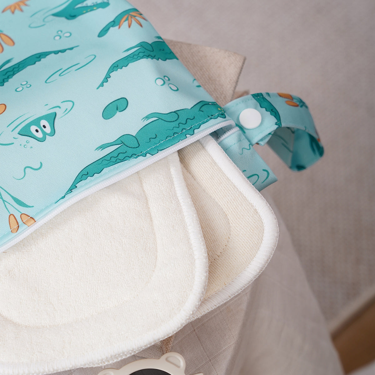 Portable Diaper Bag: Compact 18x25cm Storage Solution